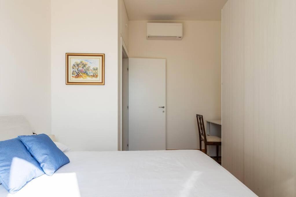 Elegante Bilocale San Calocero Apartment Milan Luaran gambar